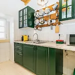 Moderno Em Bairro Típico Lisboeta