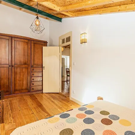 Moderno Em Bairro Típico Lisboeta * Lisboa