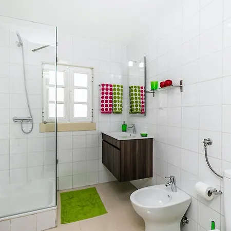 Moderno Em Bairro Tipico Lisboeta * Lisbon
